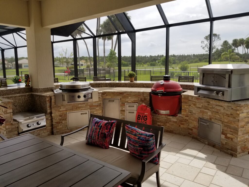 Florida outdoor kitchen with Kamodo Joe pizza oven