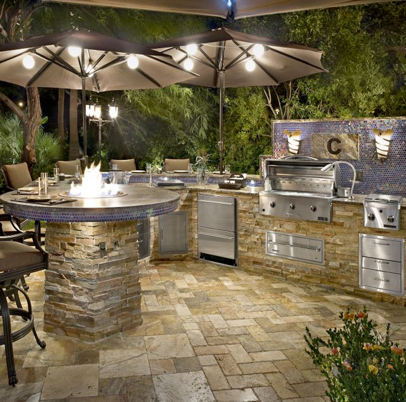 custom outdoor kitchens