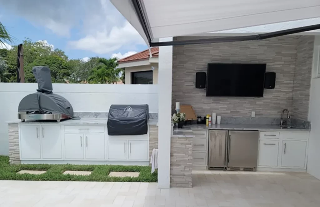 Florida outdoor kitchen attached to house