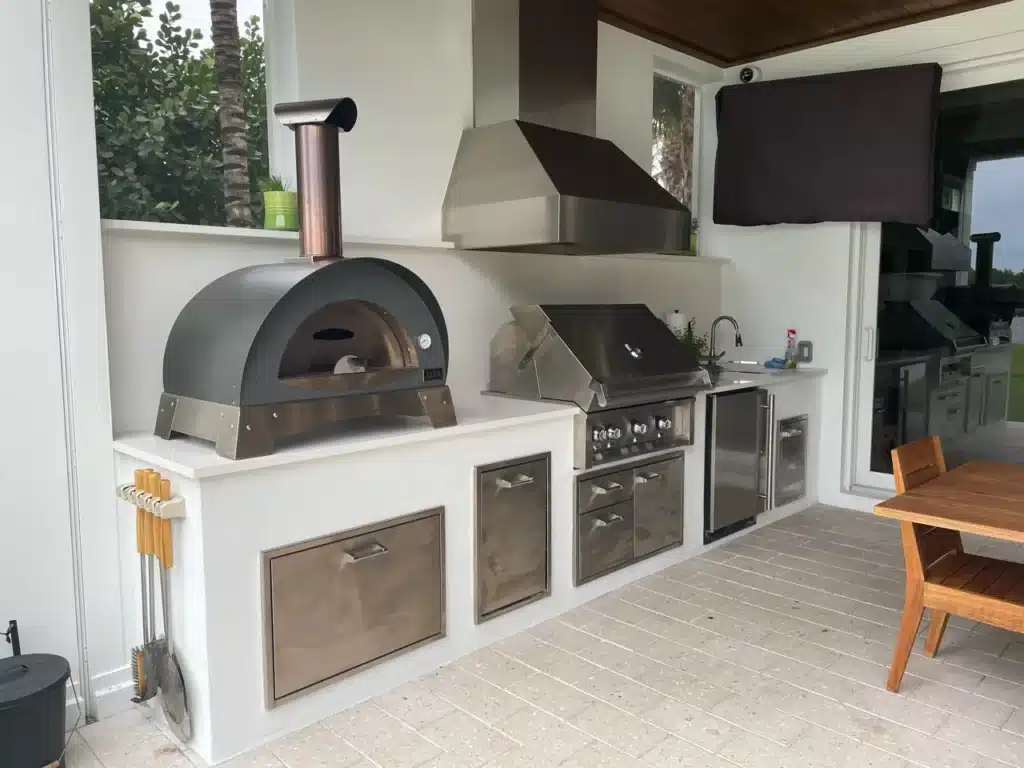 South Florida outdoor kitchen with pizza oven
