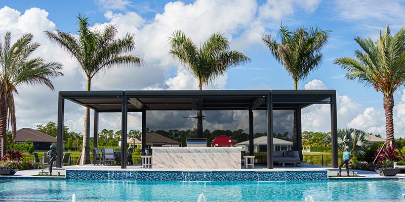 Florida outdoor kitchen with an aluminum pergola